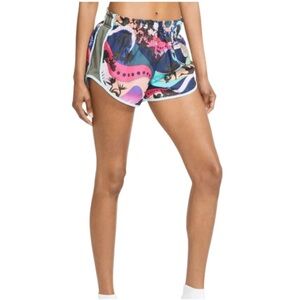 Nike Women's Icon Clash Tempo Printed Shorts